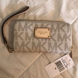 Michael Kors Jet Set Travel Large Wallet-  Vanilla